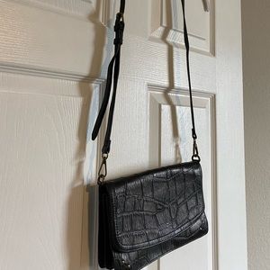 Black crossbody from the American Leather Co. Never used and duster bag comes.